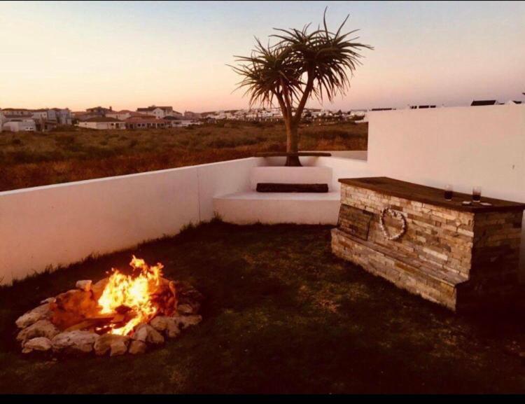 Perfect 10 - 10 To 13 Sleeper Luxury Breakage Deposit Of R2500 Per Weekend Lease *