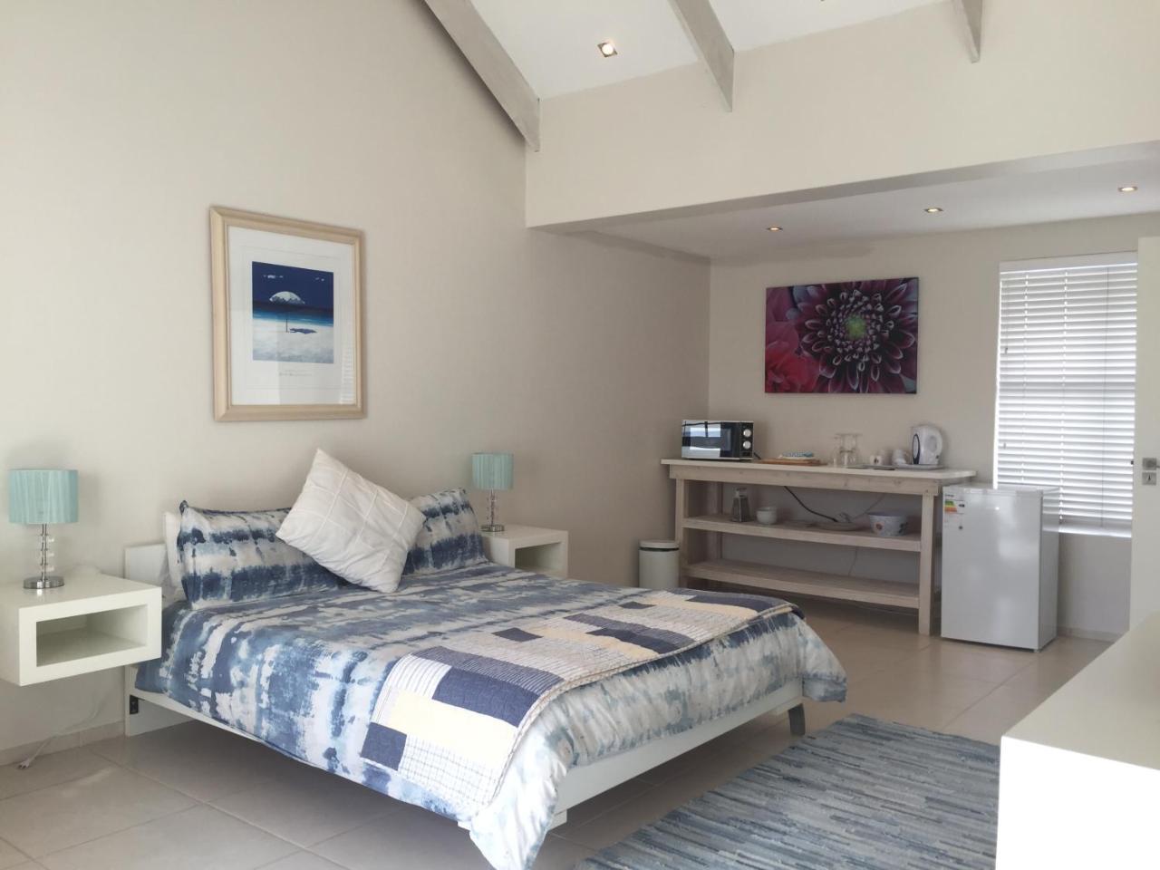 Perfect 10 - 10 To 13 Sleeper Luxury Breakage Deposit Of R2500 Per Weekend Lease Holiday home *