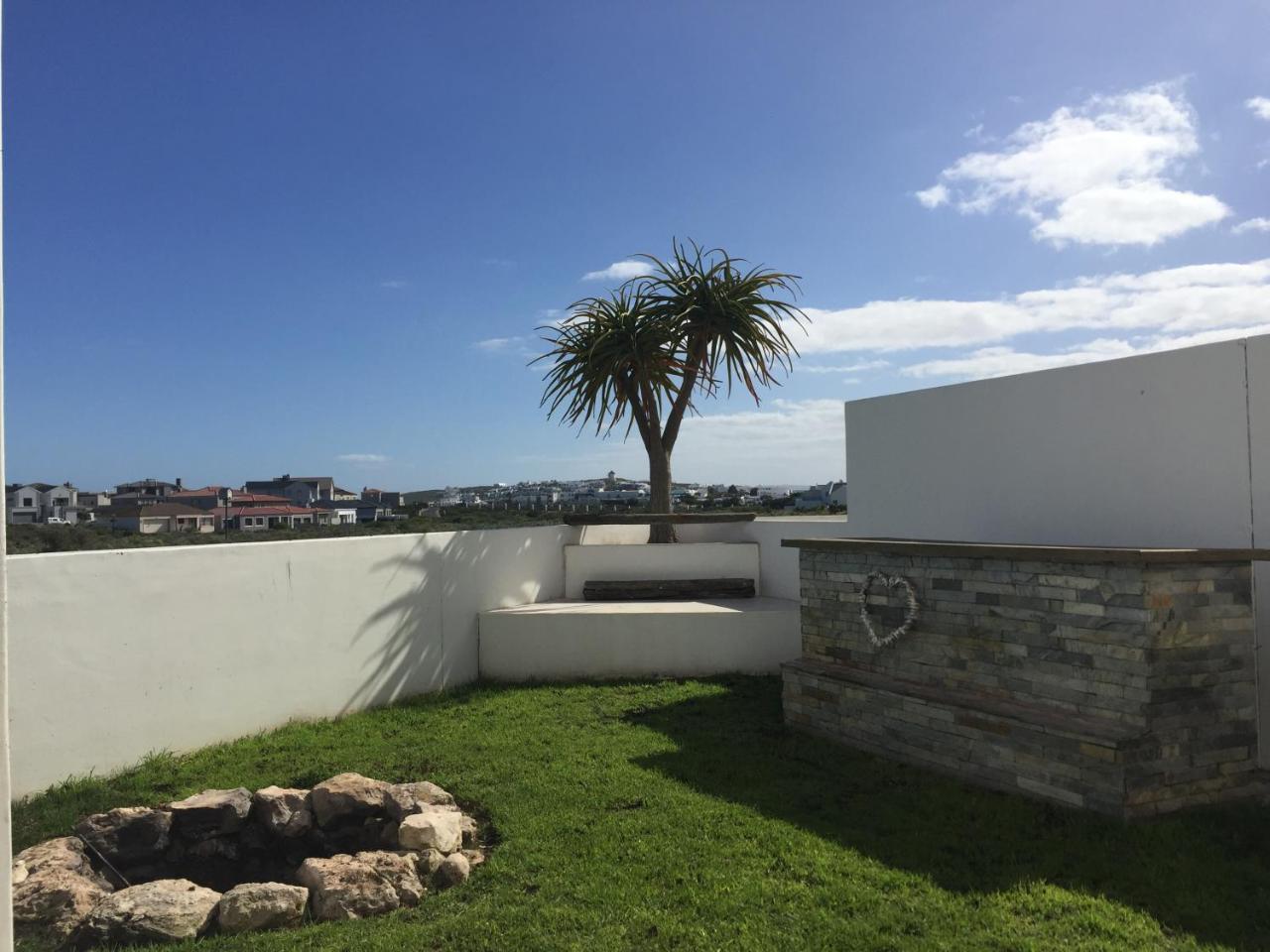 Perfect 10 - 10 To 13 Sleeper Luxury Breakage Deposit Of R2500 Per Weekend Lease *