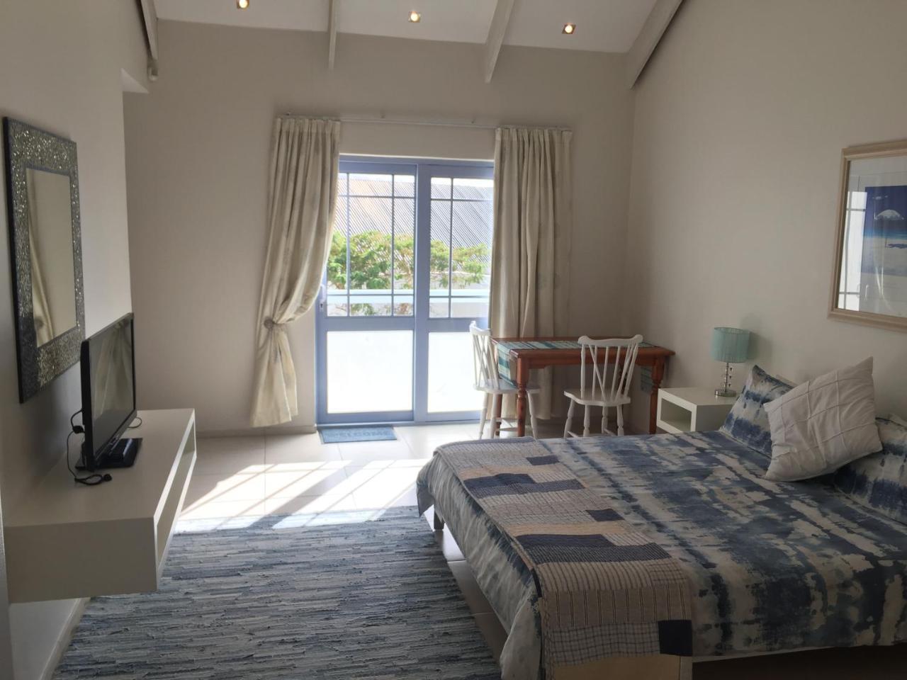 Perfect 10 - 10 To 13 Sleeper Luxury Breakage Deposit Of R2500 Per Weekend Lease Holiday home