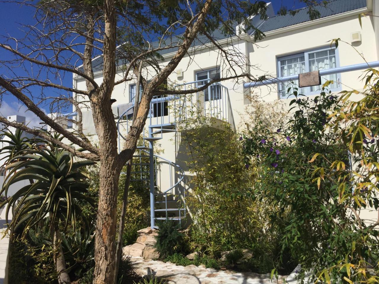 Perfect 10 - 10 To 13 Sleeper Luxury Breakage Deposit Of R2500 Per Weekend Lease Langebaan