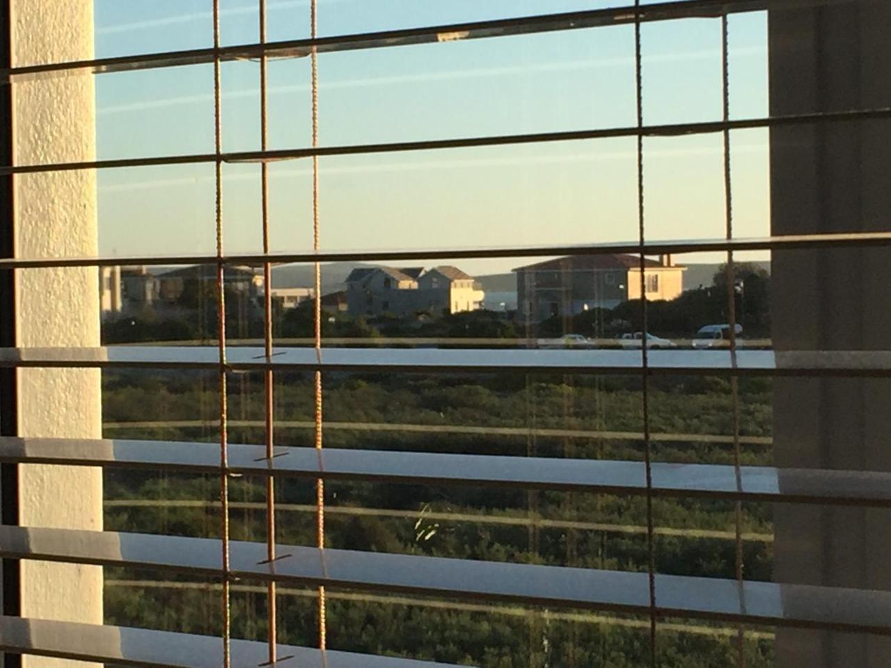 Perfect 10 - 10 To 13 Sleeper Luxury Breakage Deposit Of R2500 Per Weekend Lease * Langebaan