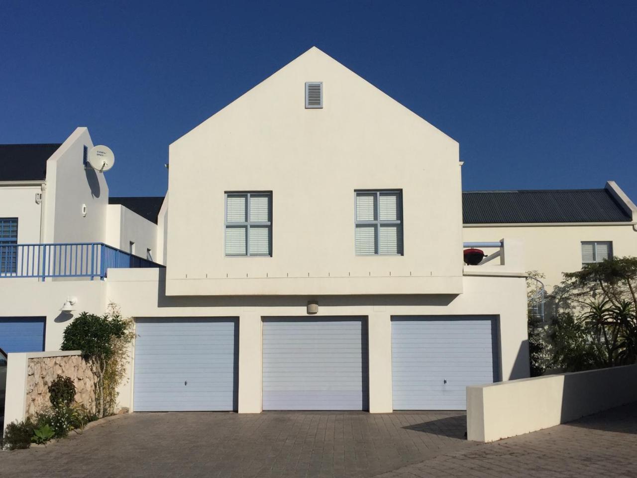 Perfect 10 - 10 To 13 Sleeper Luxury Breakage Deposit Of R2500 Per Weekend Lease Langebaan
