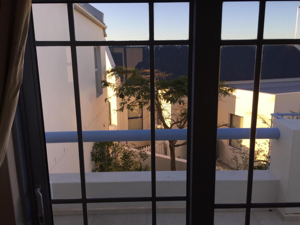 Perfect 10 - 10 To 13 Sleeper Luxury Breakage Deposit Of R2500 Per Weekend Lease Langebaan