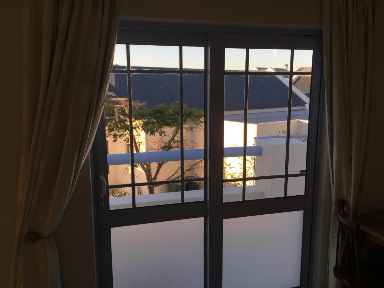 Perfect 10 - 10 To 13 Sleeper Luxury Breakage Deposit Of R2500 Per Weekend Lease * Langebaan