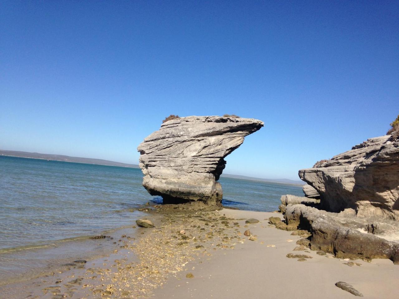 Perfect 10 - 10 To 13 Sleeper Luxury Breakage Deposit Of R2500 Per Weekend Lease Holiday home Langebaan