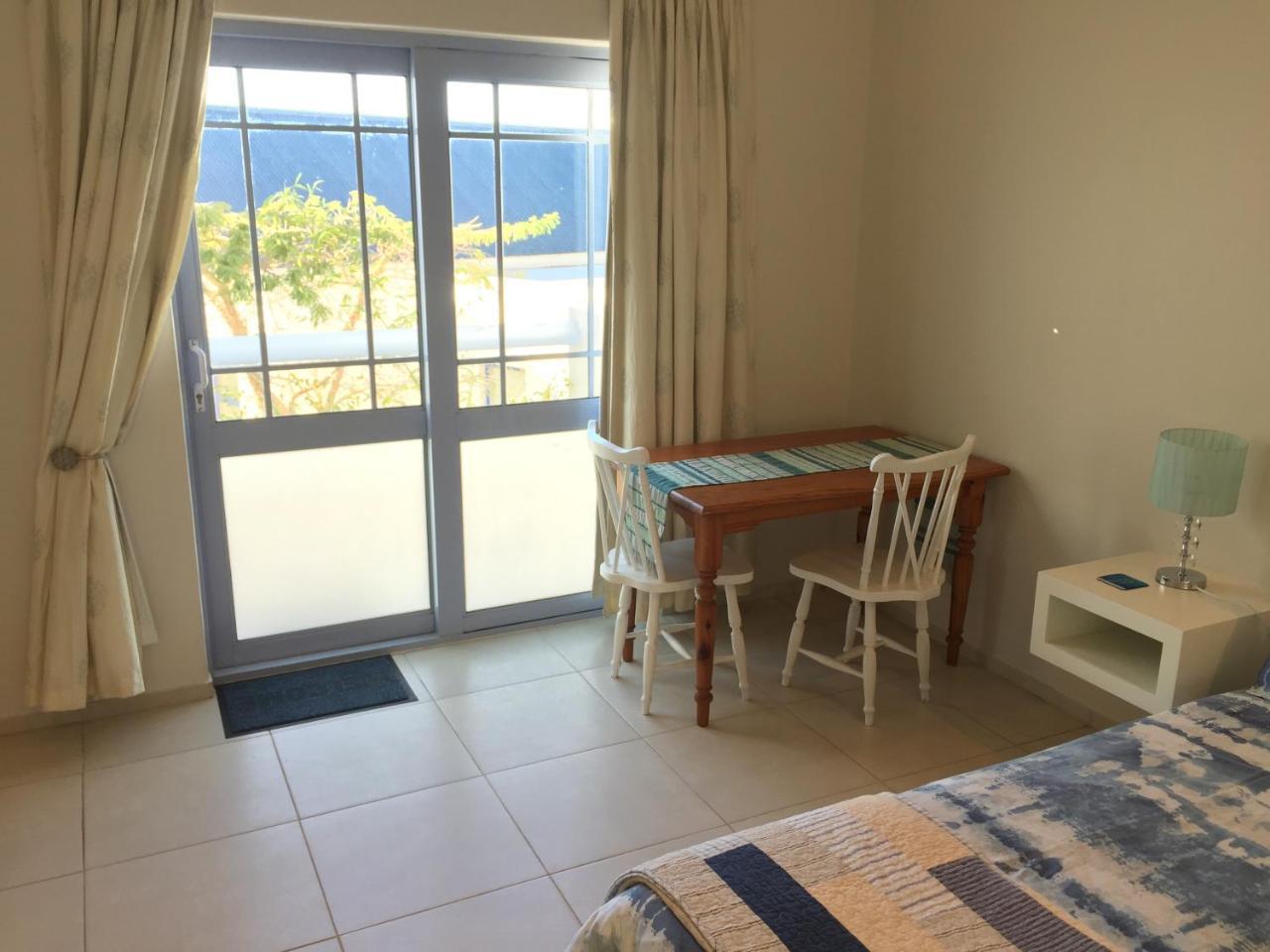 Perfect 10 - 10 To 13 Sleeper Luxury Breakage Deposit Of R2500 Per Weekend Lease Langebaan