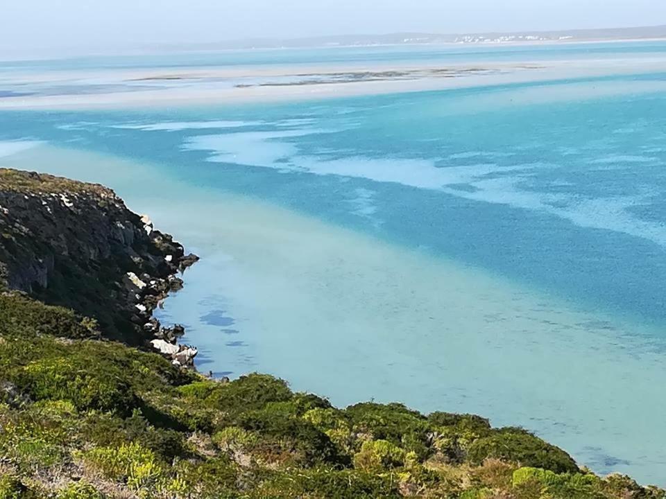 Perfect 10 - 10 To 13 Sleeper Luxury Breakage Deposit Of R2500 Per Weekend Lease Holiday home *
