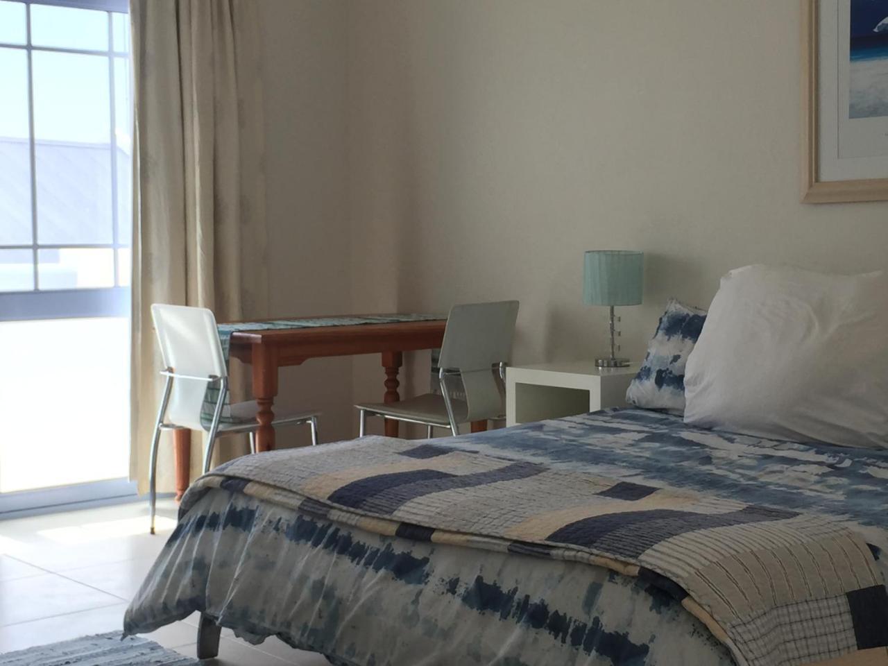 Perfect 10 - 10 To 13 Sleeper Luxury Breakage Deposit Of R2500 Per Weekend Lease Holiday home Langebaan