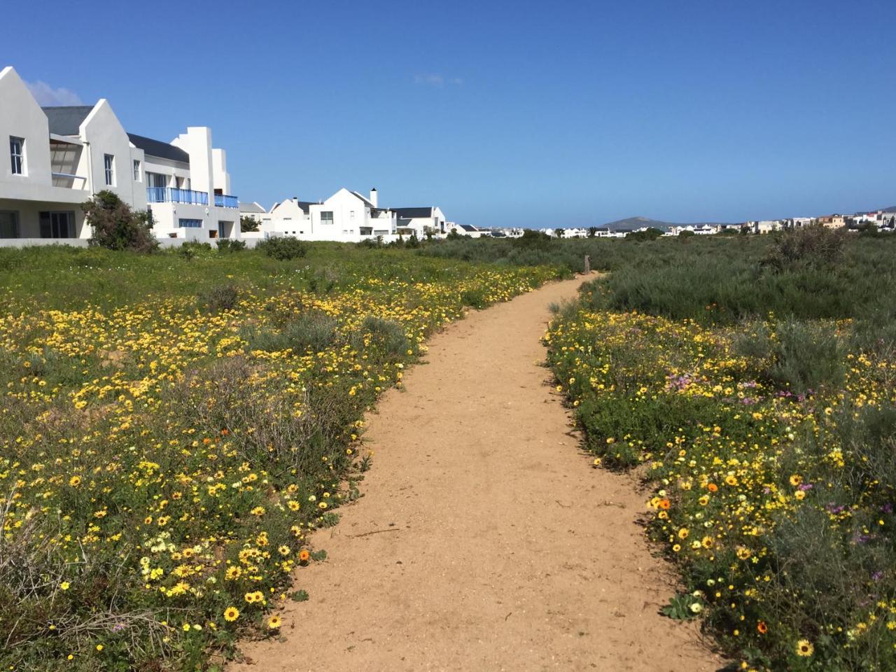 Holiday home Perfect 10 - 10 To 13 Sleeper Luxury Breakage Deposit Of R2500 Per Weekend Lease Langebaan