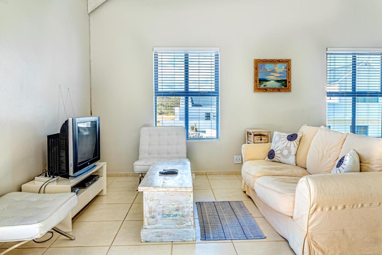 Holiday home Perfect 10 - 10 To 13 Sleeper Luxury Breakage Deposit Of R2500 Per Weekend Lease